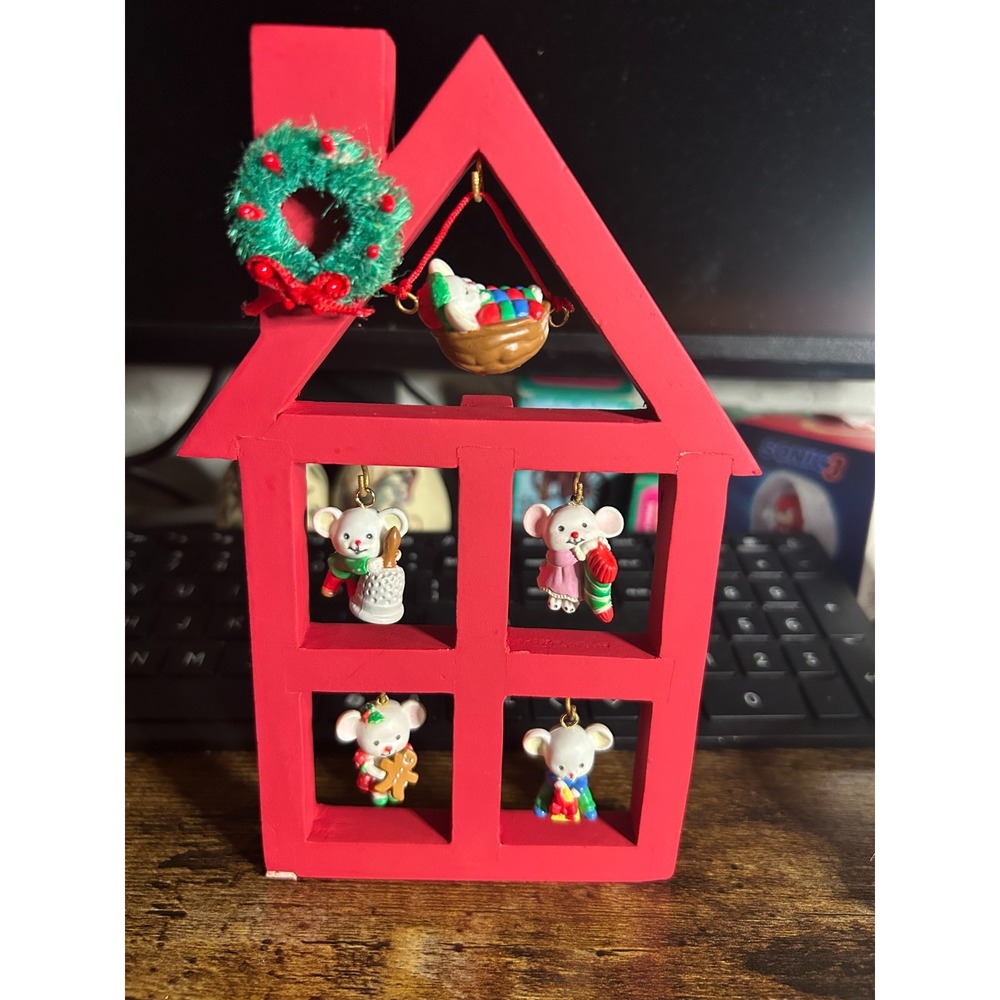 Avon Gift Collection 'A Merry Little Christmas' Display Stand With Mice VINTAGE
